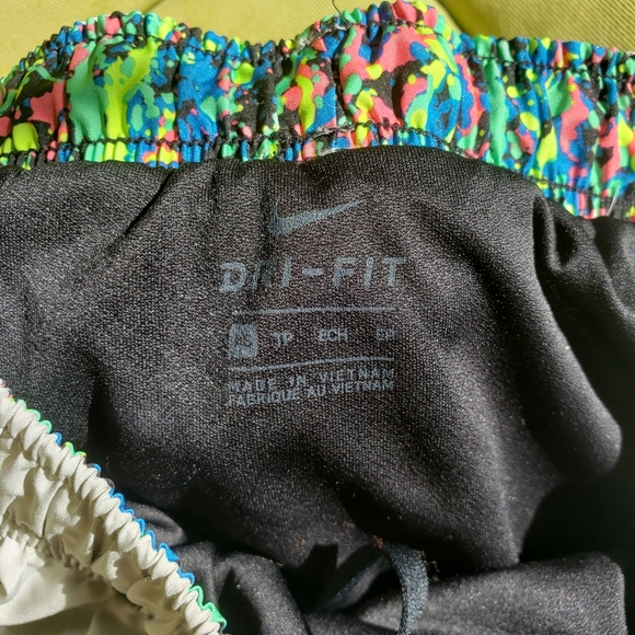 Nike dri-fit shorts - Picture 8 of 9